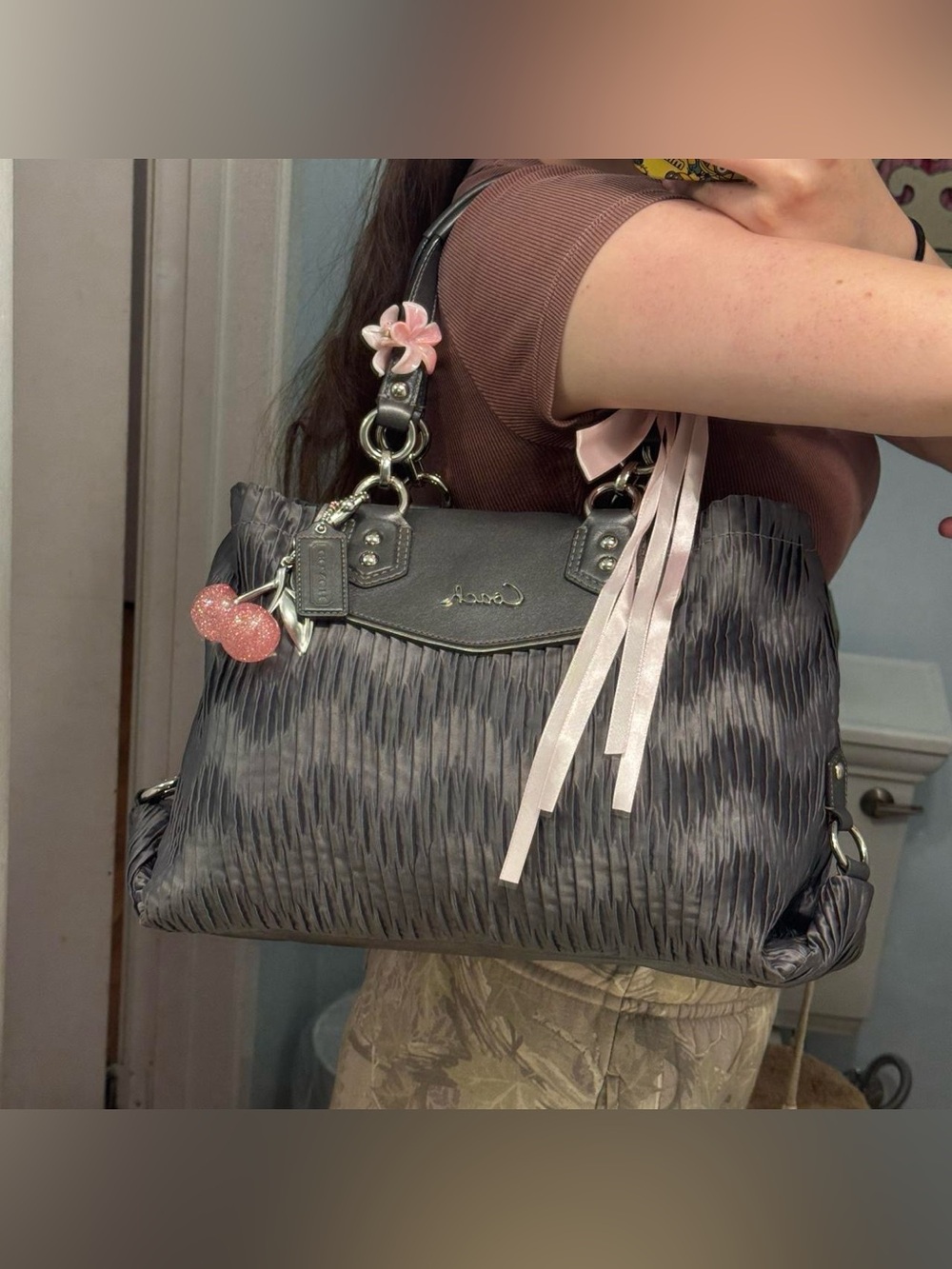 Spacious Y2K Grey Coach Tote - Picture 8 of 8